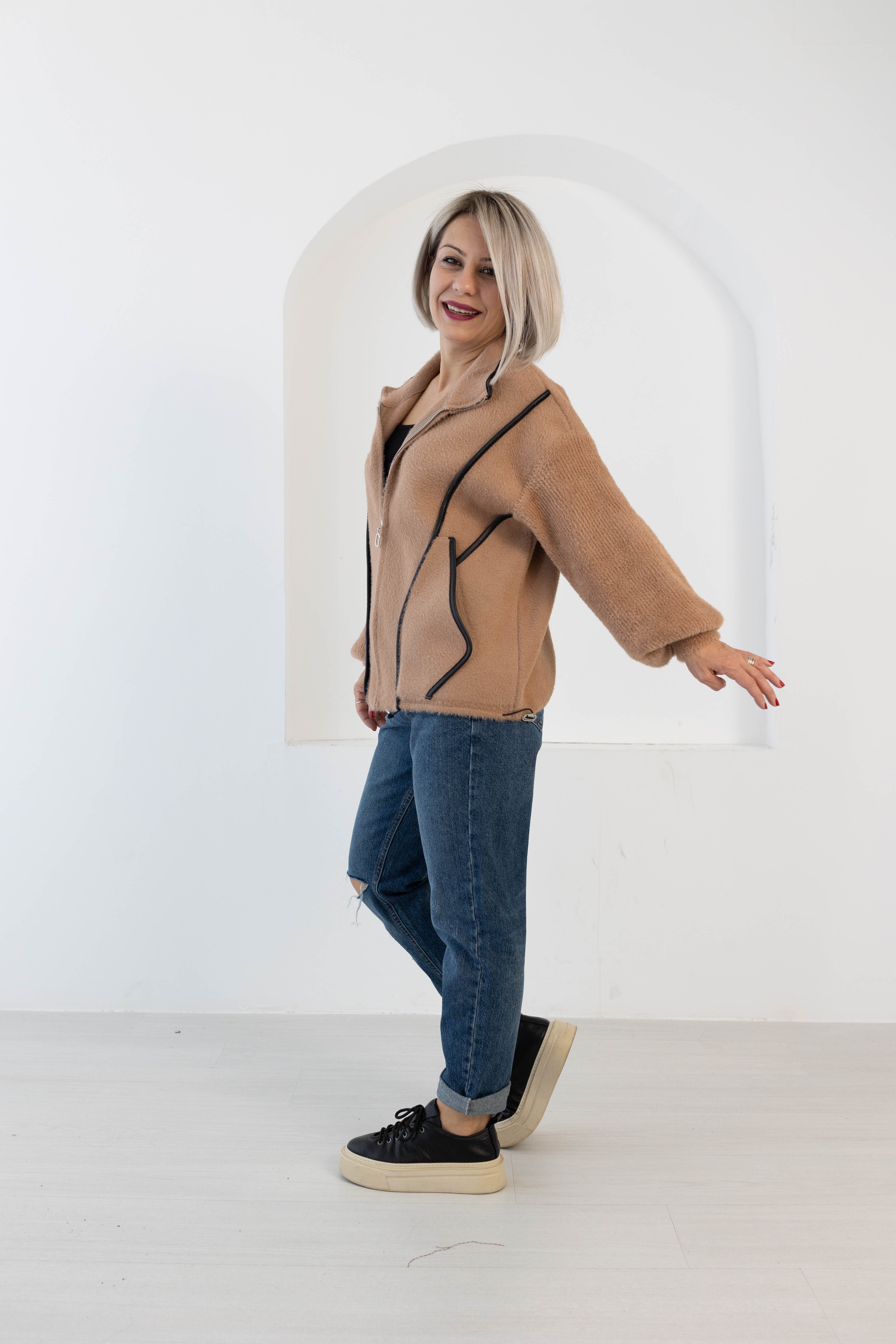 0206 ANGORA, FERMUARLI, DİK YAKA, BİYELİ HIRKA