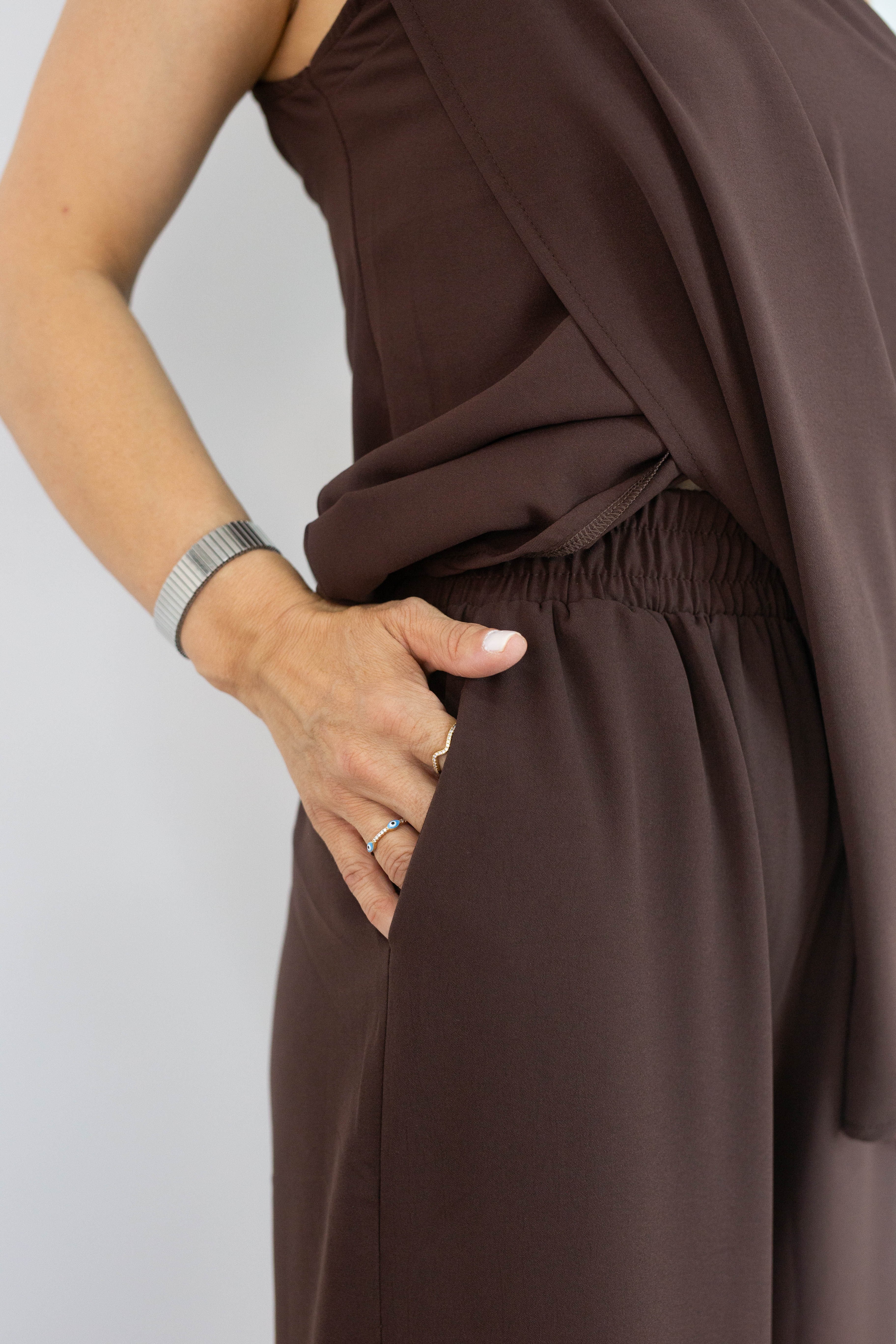 0457 TEK OMUZ BLUZ, BEL LASTİKLİ PANTOLON TAKIM