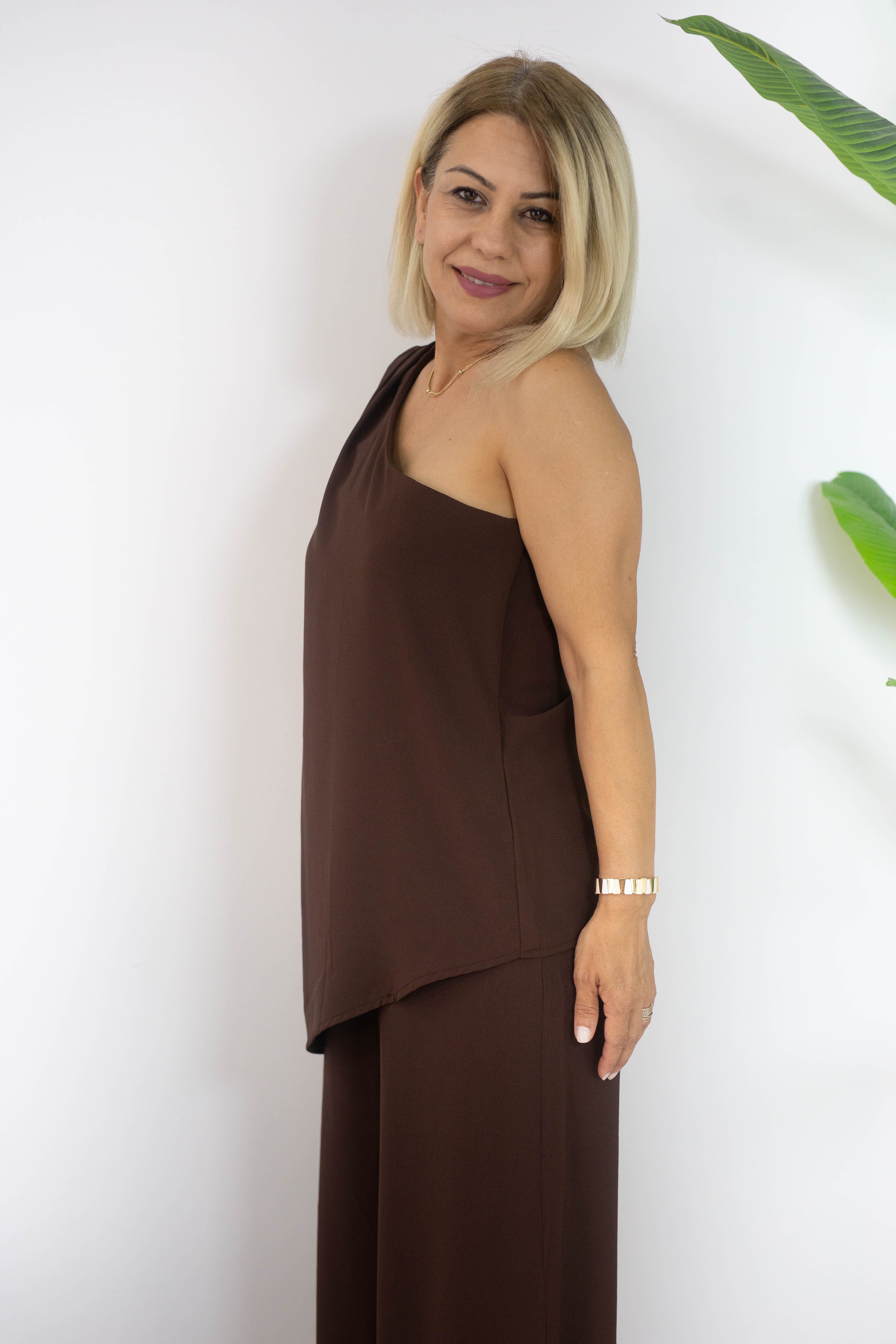 0457 TEK OMUZ BLUZ, BEL LASTİKLİ PANTOLON TAKIM