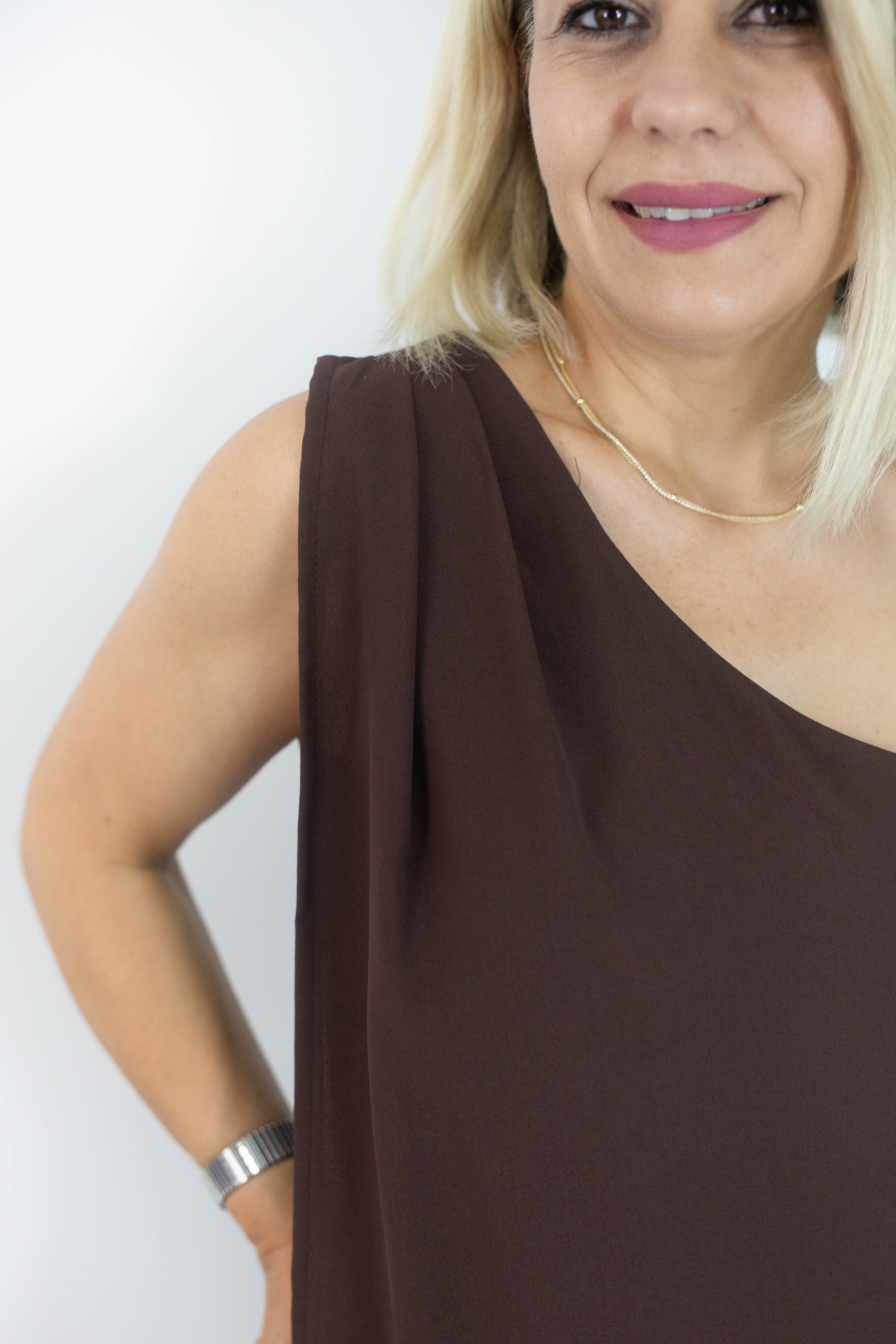 0457 TEK OMUZ BLUZ, BEL LASTİKLİ PANTOLON TAKIM