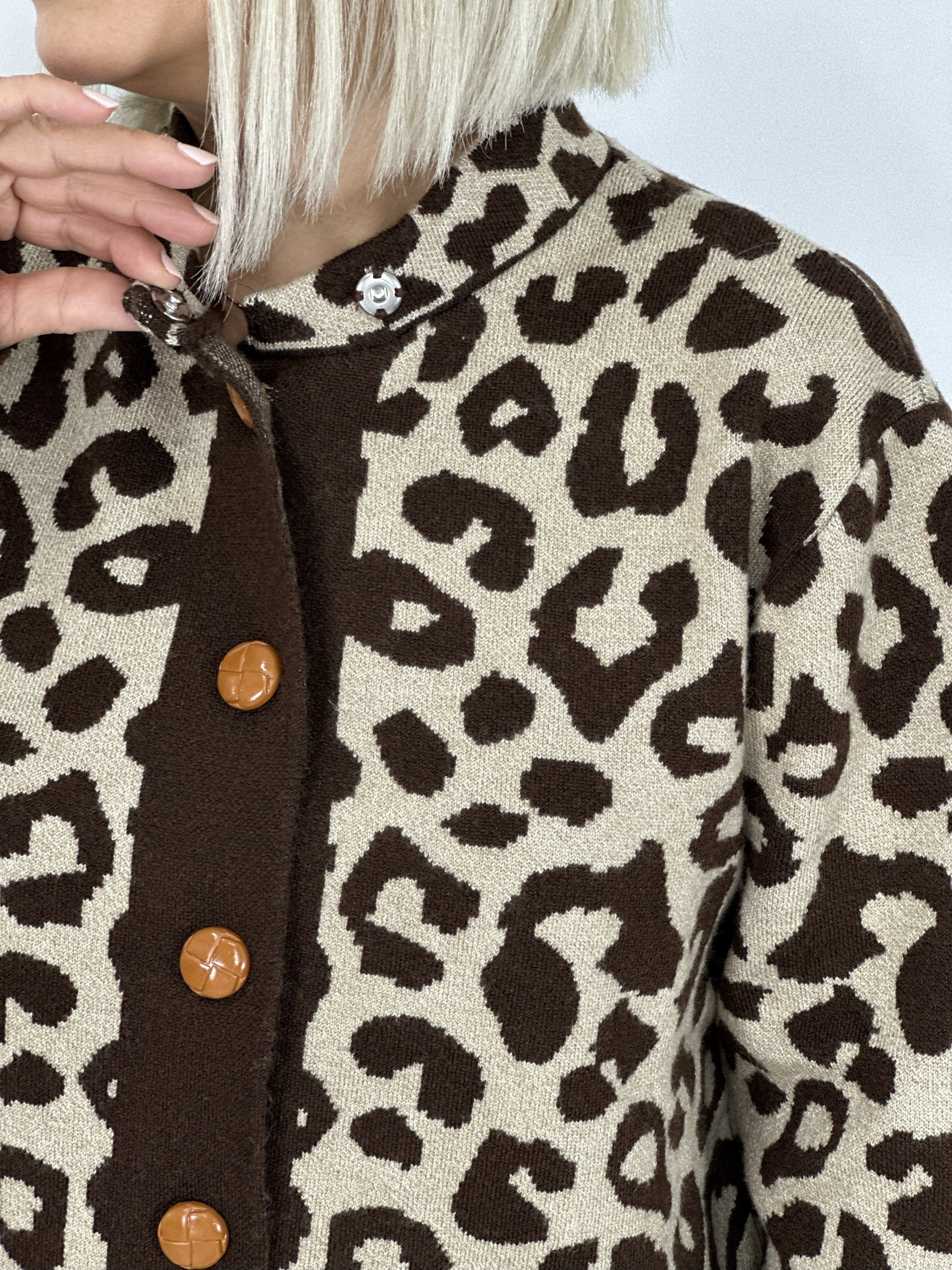 1127 GENİŞ PATLI, AHŞAP DÜĞME, LEOPAR DESEN HIRKA