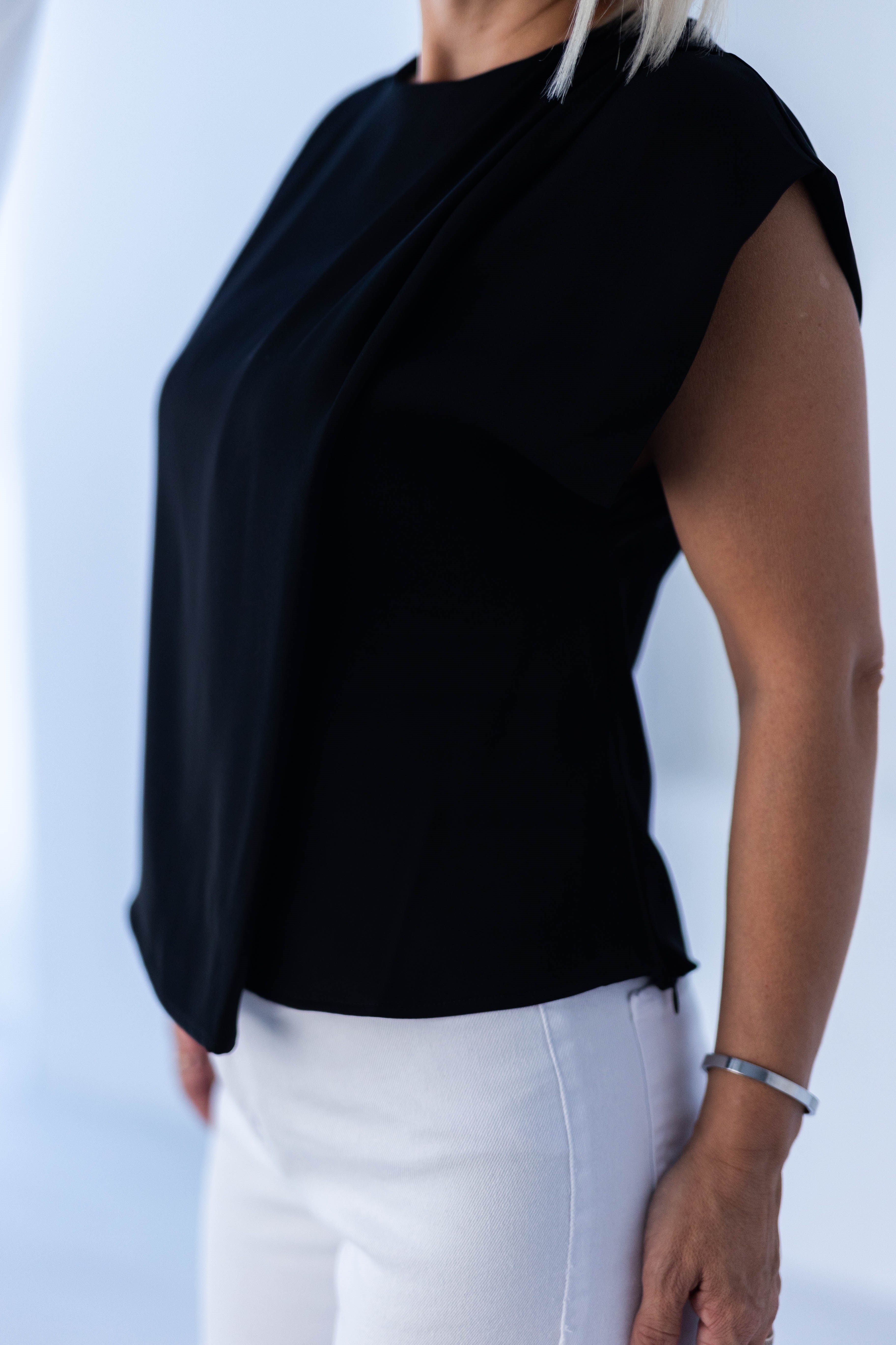 6323 YAKA PİLE DETAY SIRT PENCERE SATEN BLUZ