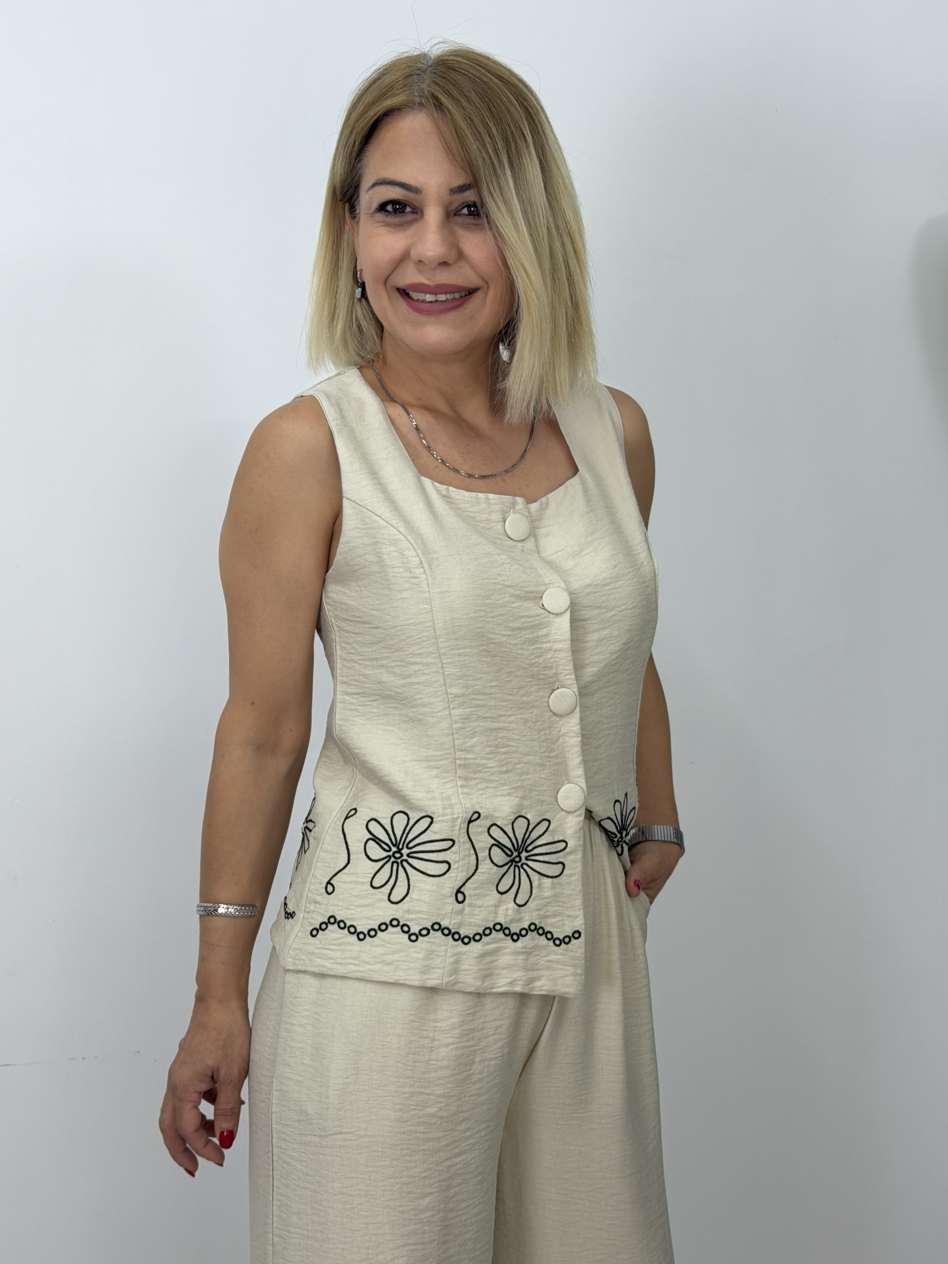 665 MD Kare Yaka, Etek Ucu Nakışlı Yelek, Bol Paça Pantolon Takım