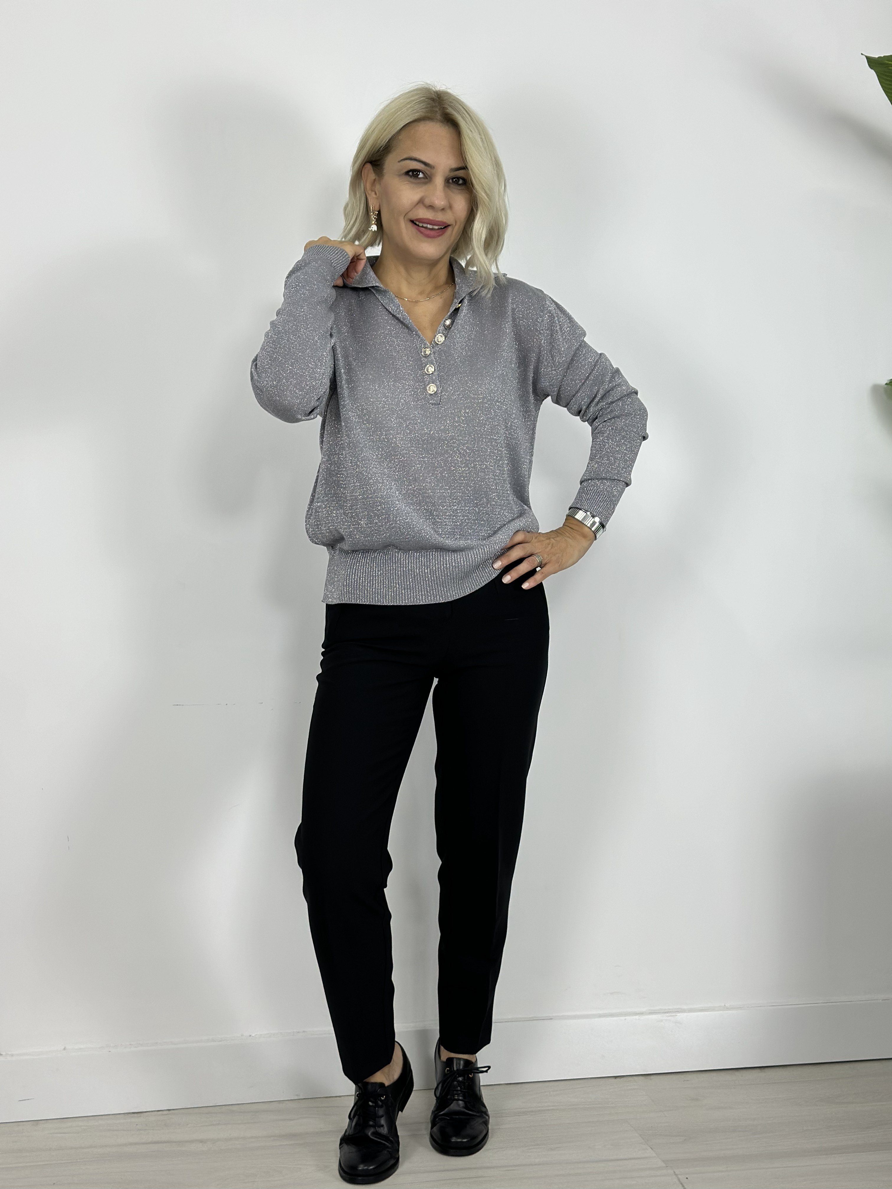 ZR65 POLO YAKA, DÜĞME DETAY, SİMLİ BLUZ