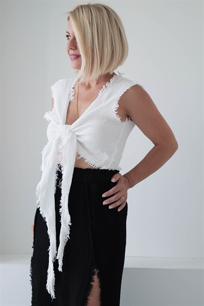 006 FOÇA KOLSUZ BAĞLAMALI MÜSLİN CROP BLUZ