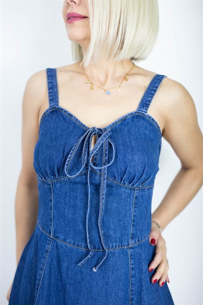0551 ASKILI, GÖĞÜS BAĞLAMALI JEAN ELBİSE