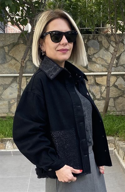 099 YAKA VE CEP TAŞLI JEAN CEKET