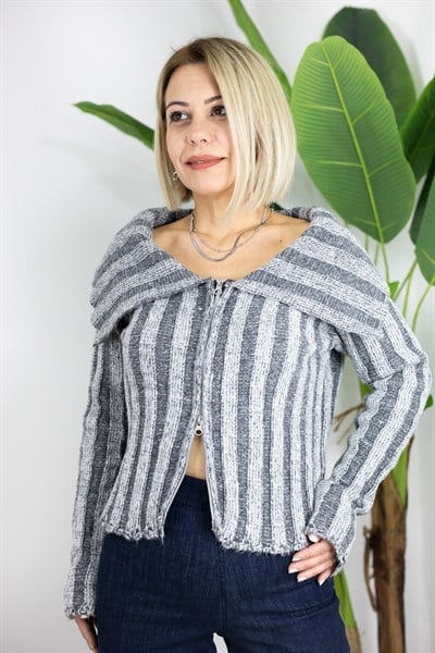1003 ŞAL YAKA, ALT VE ÜSTTEN FERMUARLI TRİKO