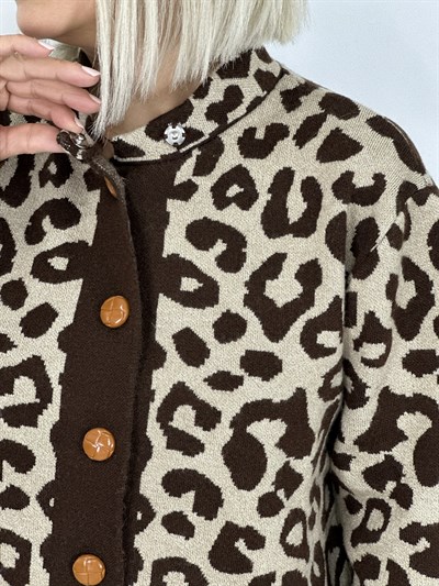 1127 GENİŞ PATLI, AHŞAP DÜĞME, LEOPAR DESEN HIRKA