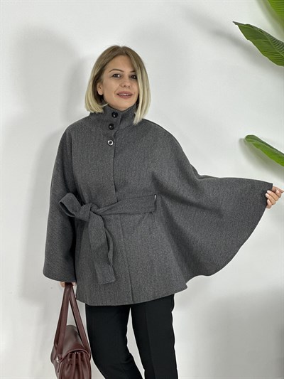 2220 BEL KUŞAKLI, YAKA ÇİFT DÜĞME DETAY, KAŞE PANÇO