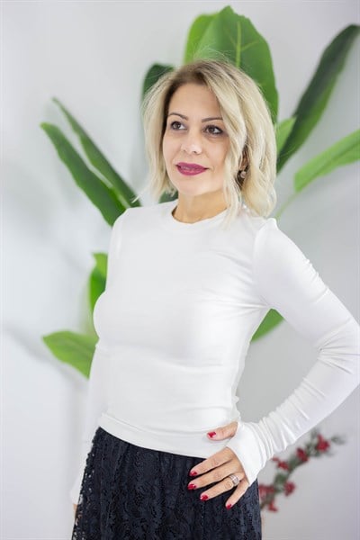 5068 PARMAK GEÇME DETAY, BİS YAKA BLUZ