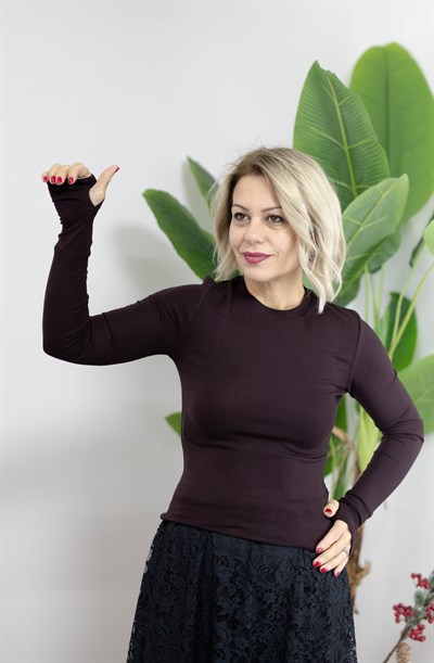 5068 PARMAK GEÇME DETAY, BİS YAKA BLUZ