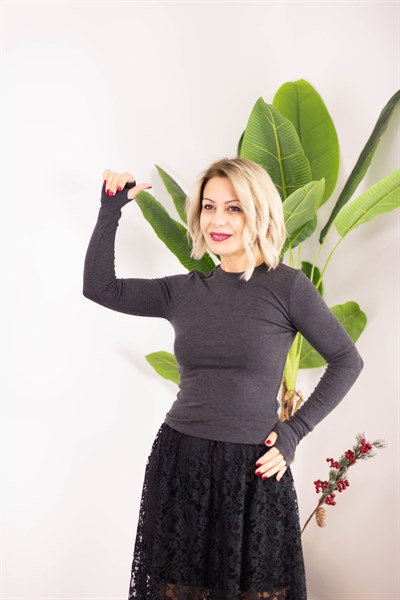 5068 PARMAK GEÇME DETAY, BİS YAKA BLUZ