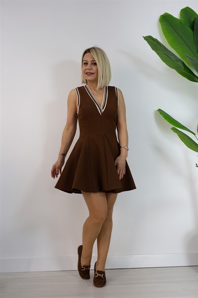 541 ZR DERİN V YAKA, KOL VE YAKA ŞERİTLİ, KOLSUZ KLOŞ ELBİSE