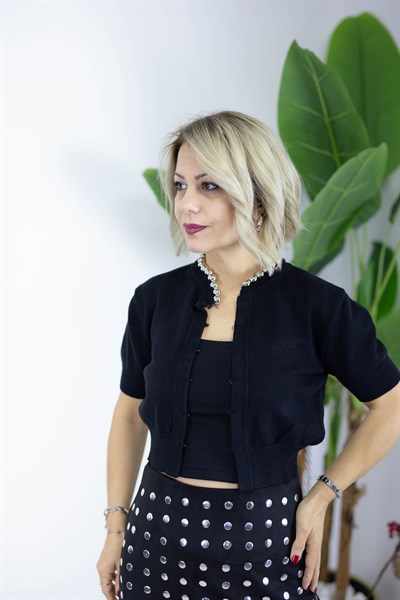 6605 YAKASI BONCUK İŞLİ KISA KOL MİNİ HIRKA