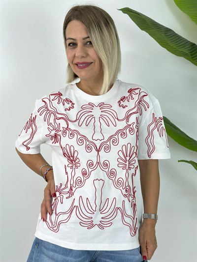 6838 BİSİKLET YAKA, KIRMIZI NAKIŞ DETAY TSHİRT