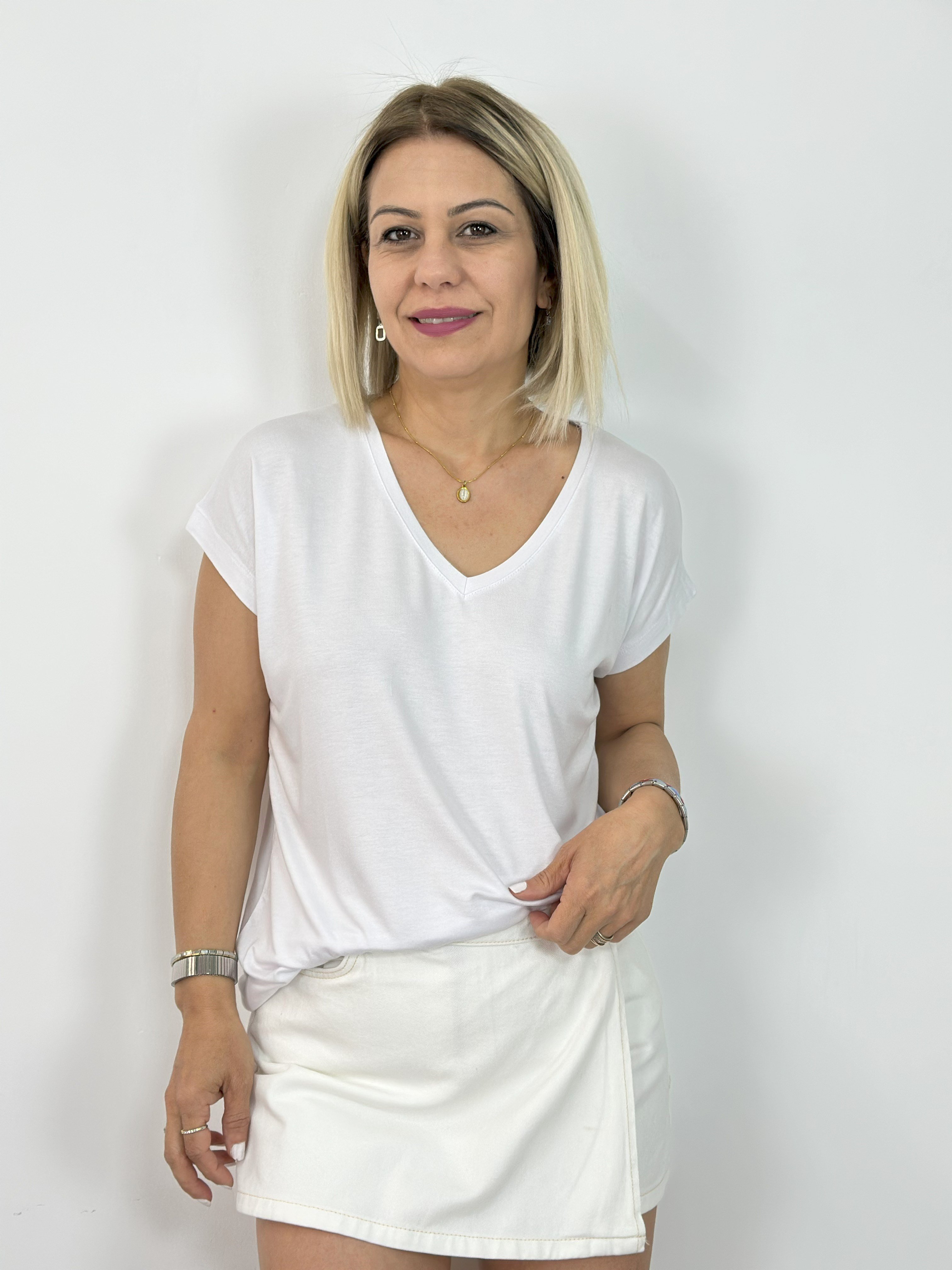 001 V YAKA BASİC TSHİRT