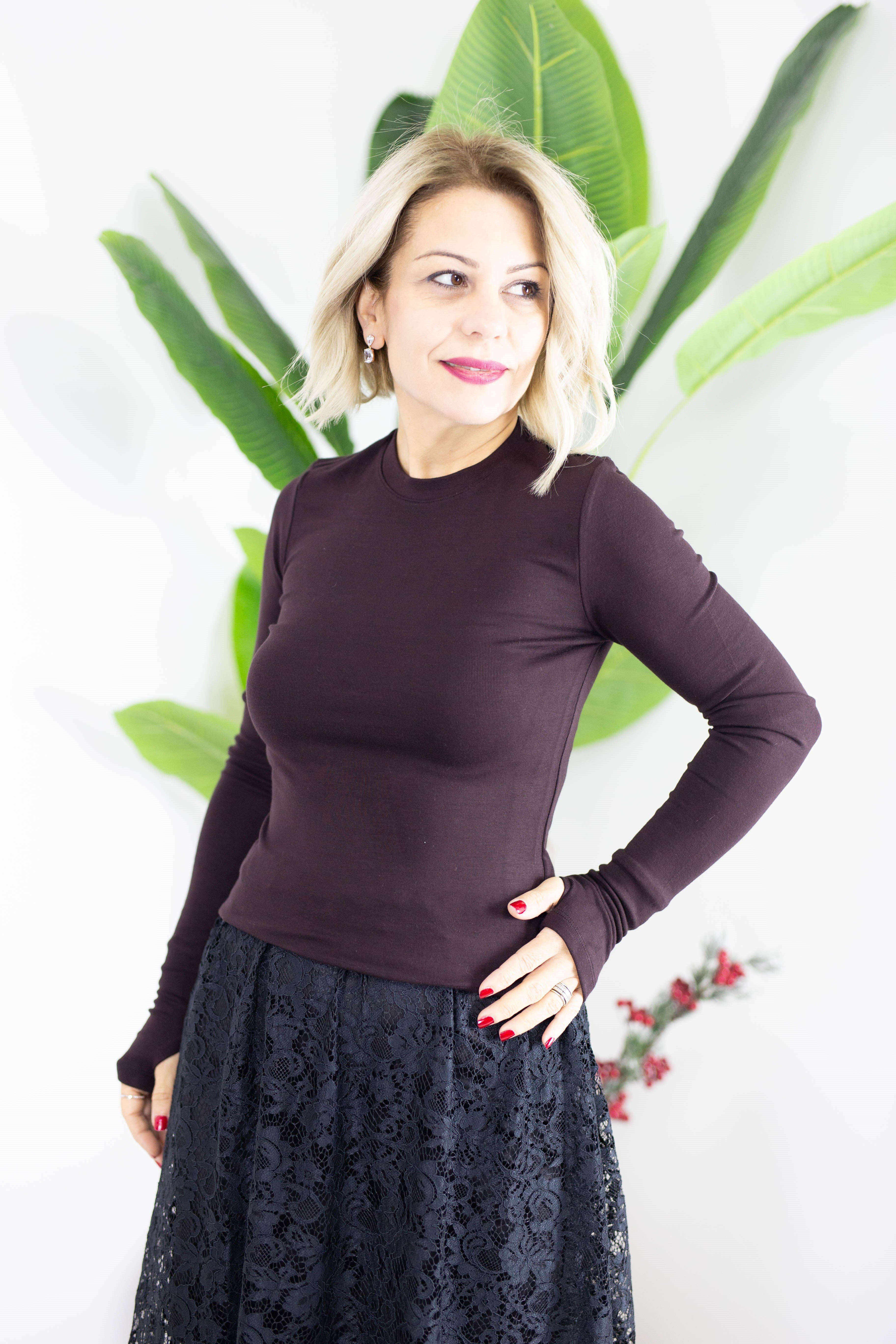 5068 PARMAK GEÇME DETAY, BİS YAKA BLUZ