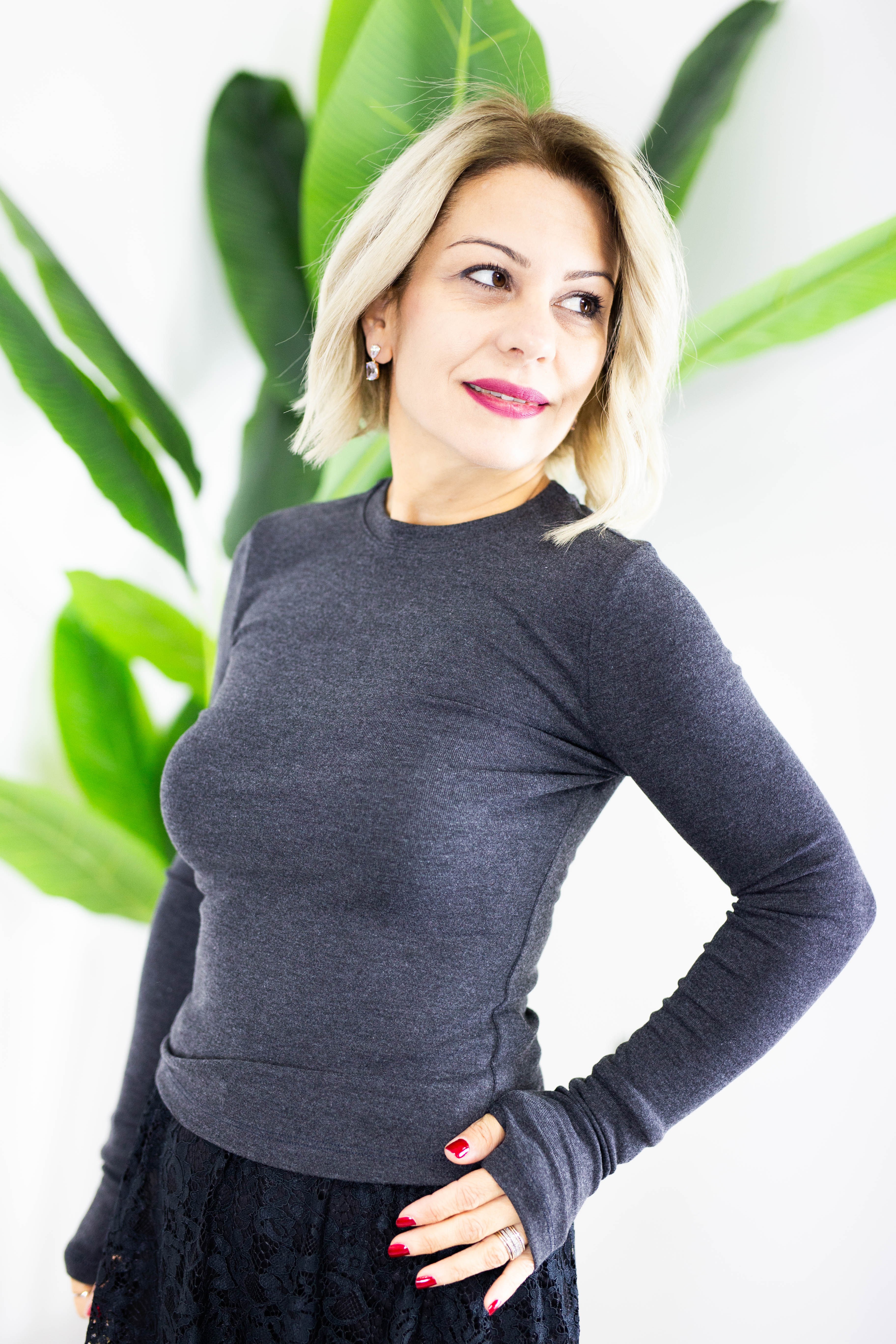 5068 PARMAK GEÇME DETAY, BİS YAKA BLUZ