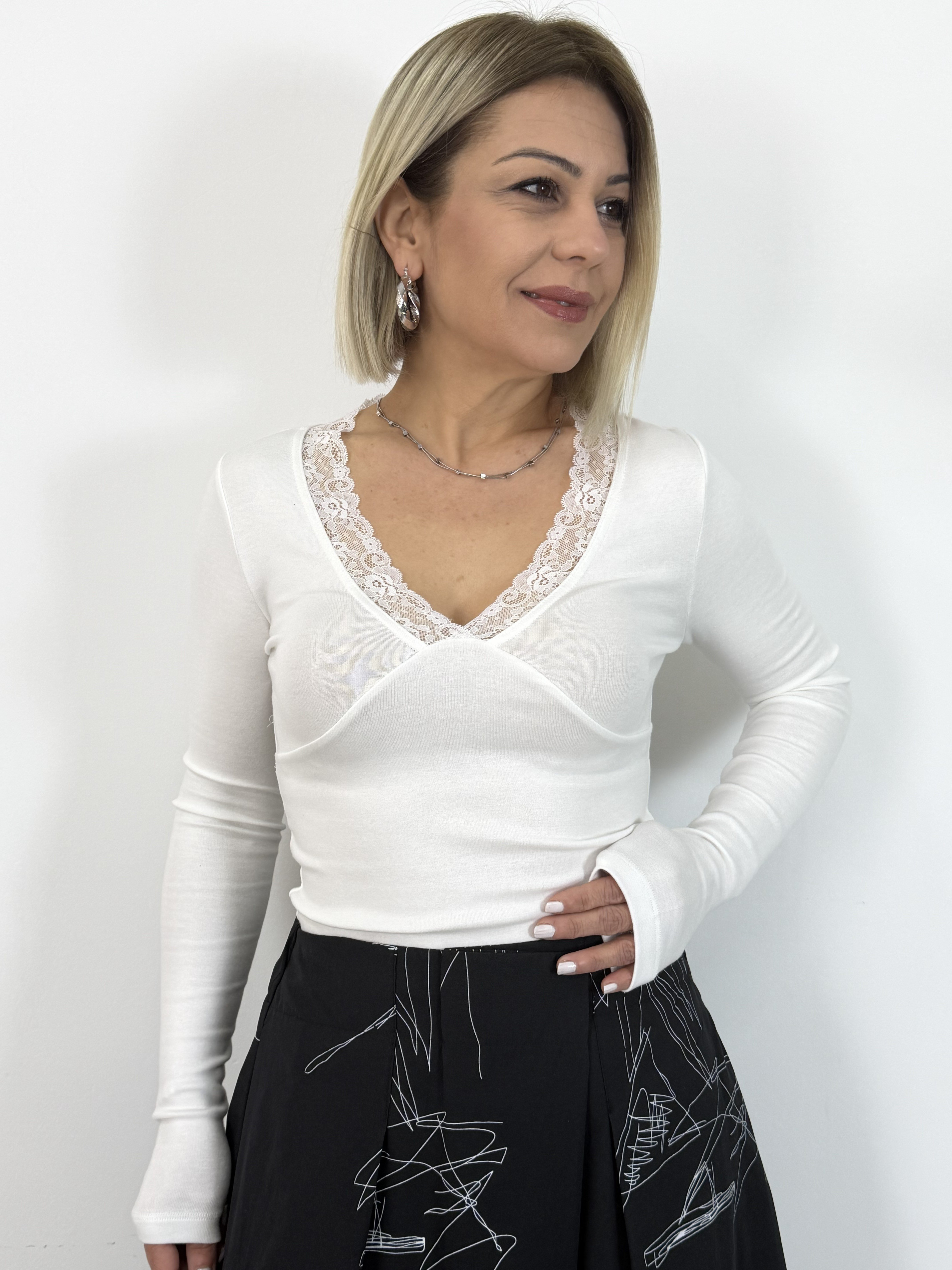7088 Göğüs Kulplu, Yaka Dantel, Uzun Kol Bluz