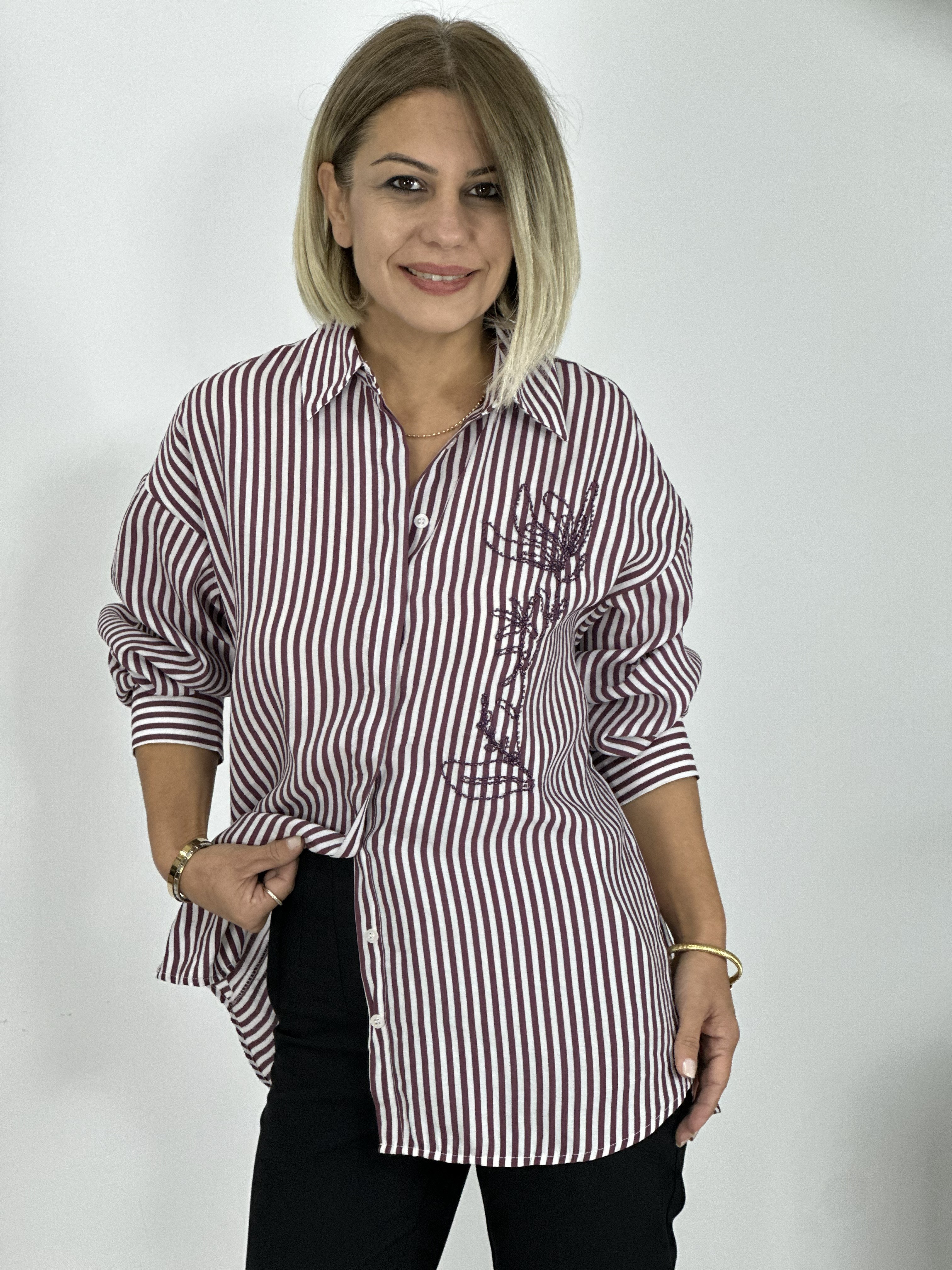 7493 GÖĞÜS BONCUK İŞLEME, ÇİZGİLİ GÖMLEK