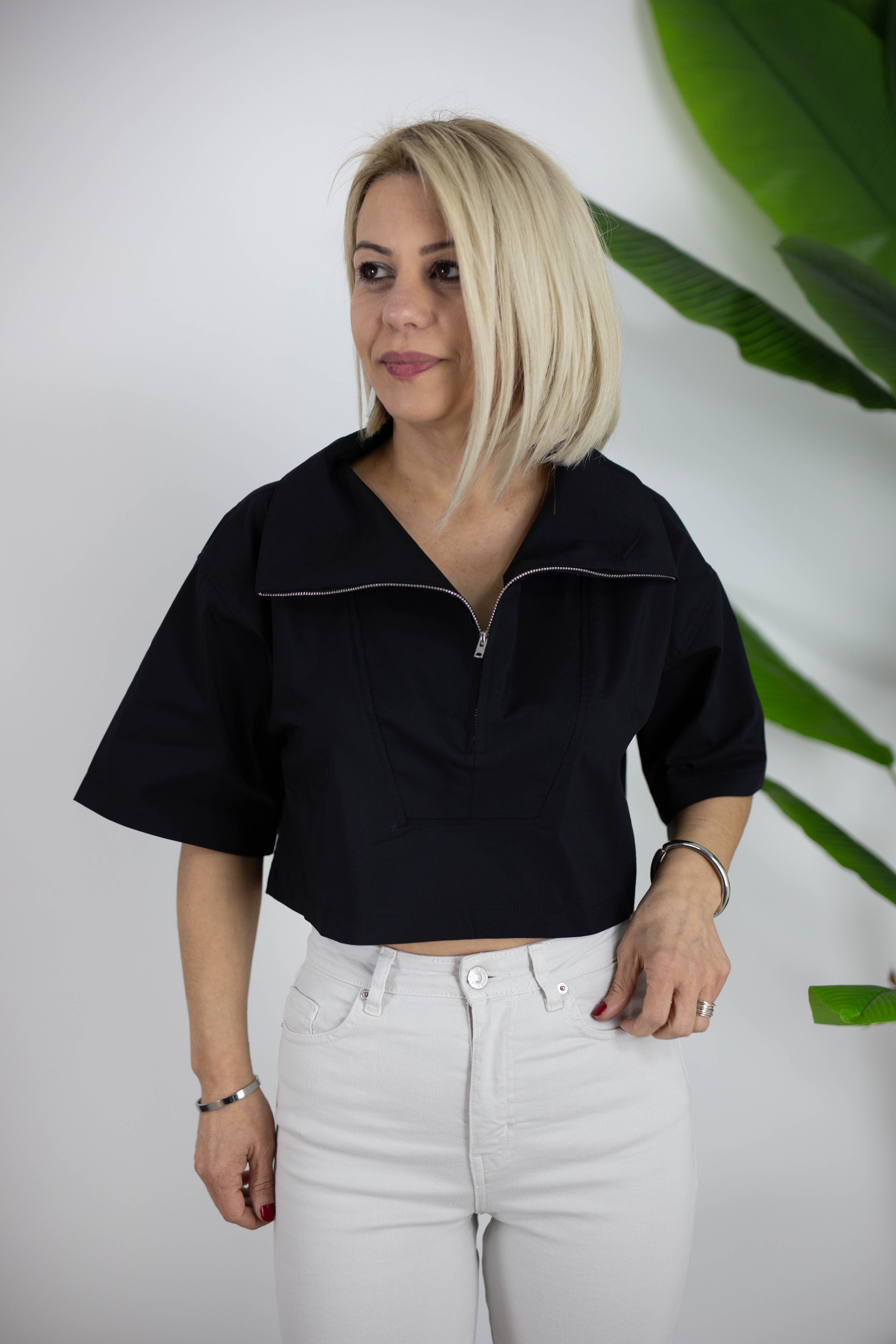 9422 DİK YAKA, FERMUARLI, KISA KOL BLUZ
