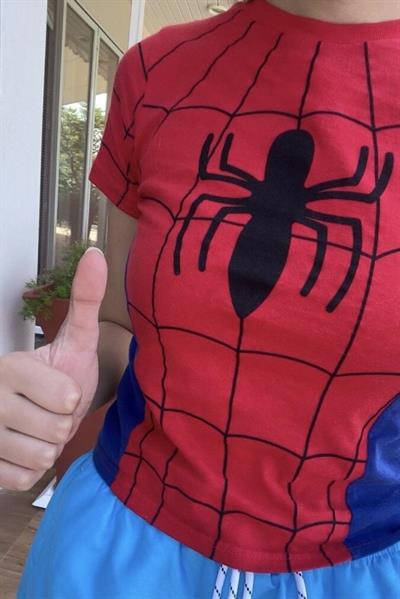 Kırmızı Ultimate Spiderman Crop