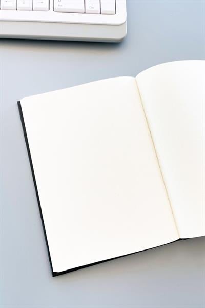 Lastikli Çizgisiz Defter - Yaşıyosun Bu Hayatı