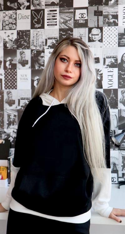 Siyah Beyaz Kapüşonlu  Sweatshirt