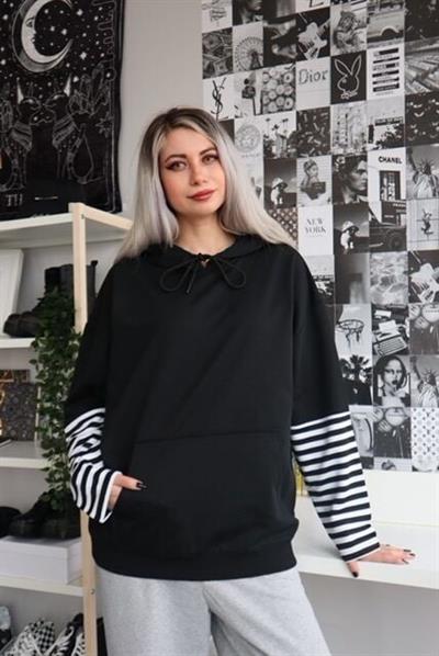 Siyah Kapüşonlu Kolu Çizgili Sweatshirt