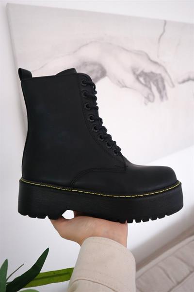 Siyah Martens Postal Bot Ayakkabı