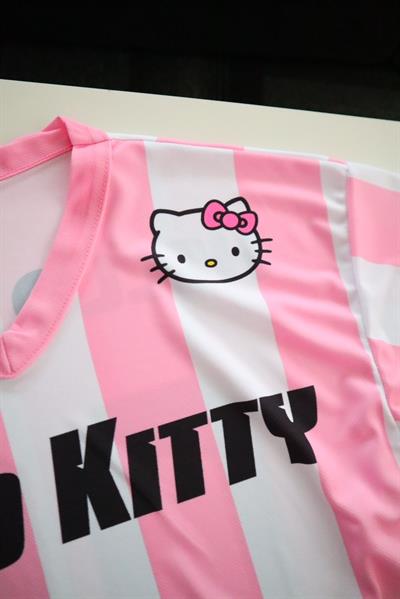 Pembe Beyaz V Yaka Çubuklu Jersey Hello Kitty T-Shirt