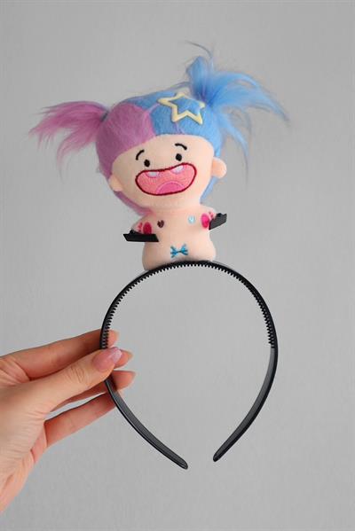 Sevimli Kahkül Tutan Taç 