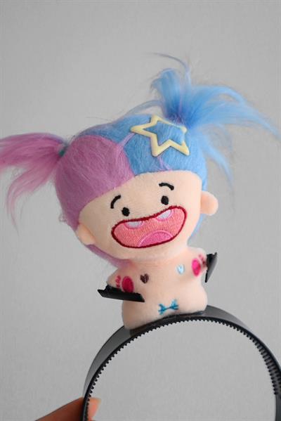 Sevimli Kahkül Tutan Taç 