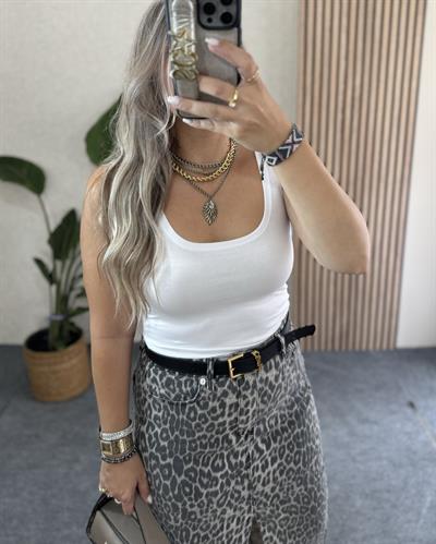 Beyaz oval yaka kolsuz uzun body