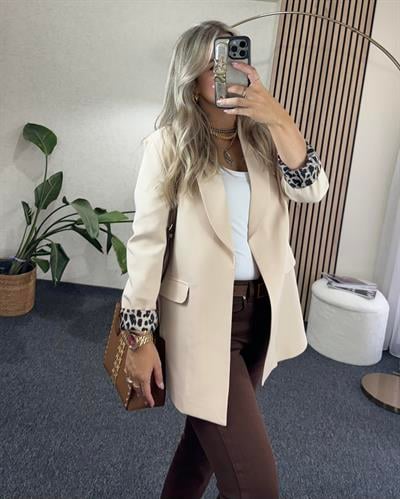 Bej duble kumaş leopar astar ve kol detaylı ince uzun ceket