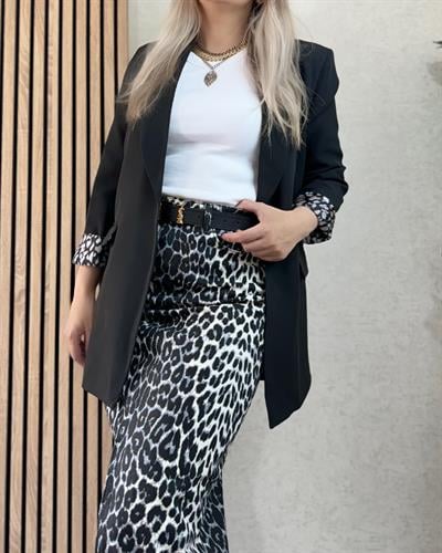 Siyah duble kumaş leopar astar ve kol detaylı ince uzun ceket