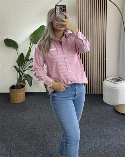 Beyaz çizgi detaylı salaş pembe gömlek