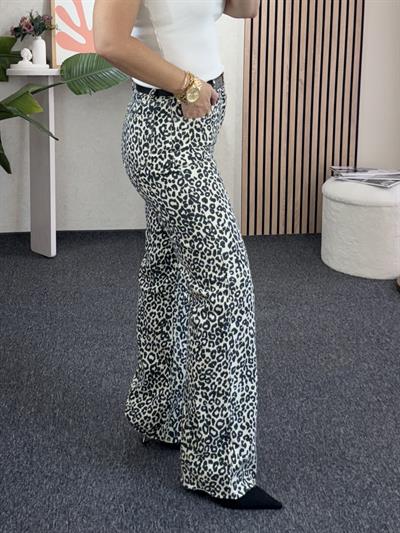 Beyaz Leopar orj. marka etiketli yüksek bel straight fit jean pantolon