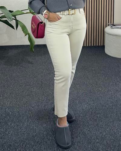 Krem Orjinal Marka Etiketli Yüksek bel Vücudu toparlayan full likralı Boyfit jean Pantolon