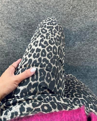 Leopar orj. marka etiketli yüksek bel bilek boy jean pantolon