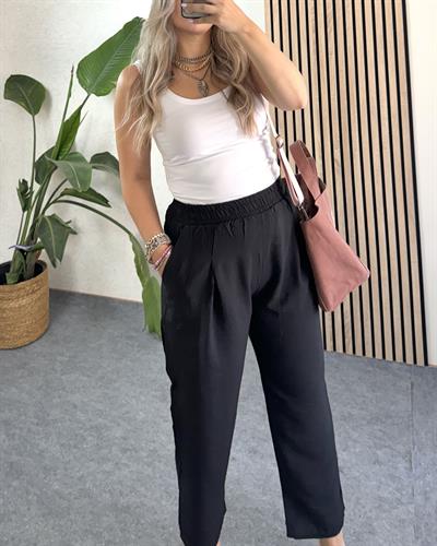 Siyah renk pileli beli lastikli cepli pantolon