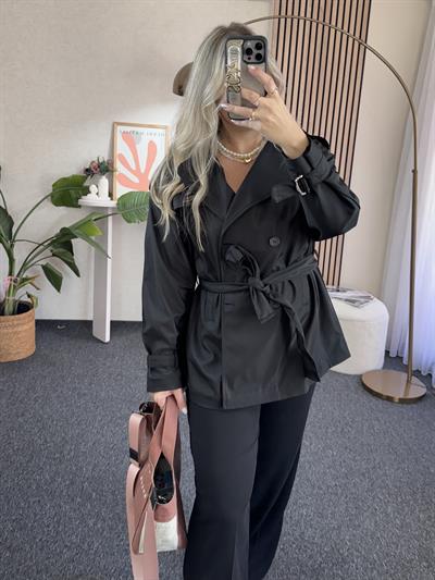 SİYAH KISA MODEL KEMERLİ TRENÇKOT