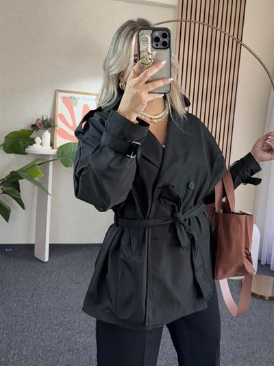 SİYAH KISA MODEL KEMERLİ TRENÇKOT