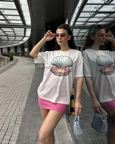 Deniz kabuğu inci detaylı pamuklu tshirt