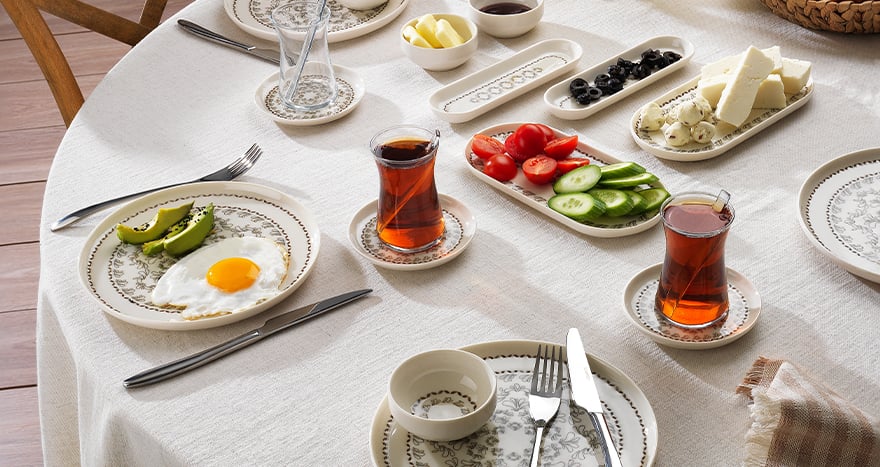 Balkonda Kahvaltı Sofrası Dekorasyonu