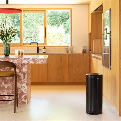 Brabantia Newicon Matt Black Pedalli Çöp Kutusu 30 L