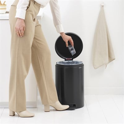 Brabantia Newicon Matt Black Pedalli Çöp Kutusu 20 L