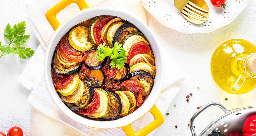 Ratatouille Tarifi: Fırında Renkli Sebze Yemeği