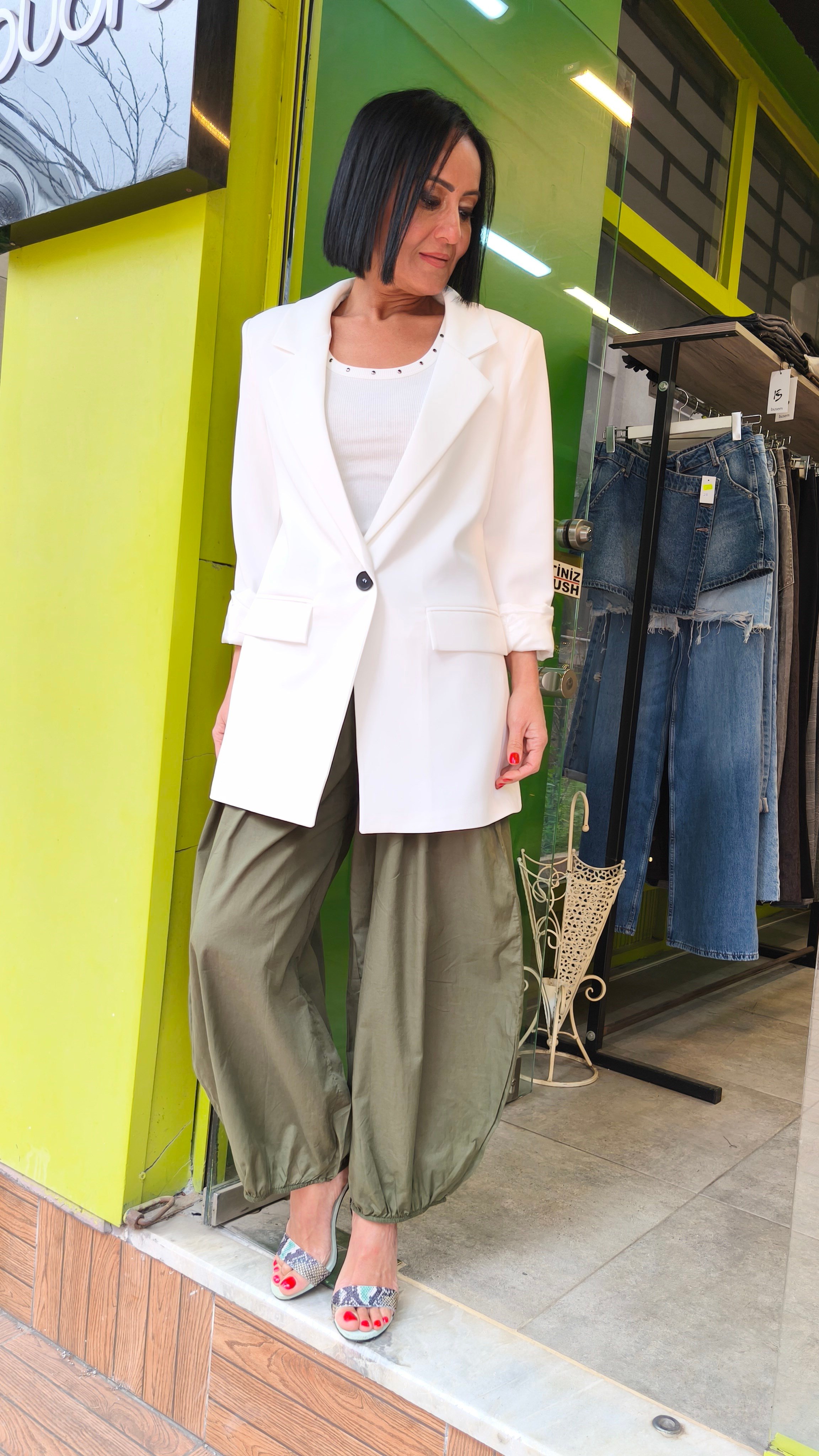 Beyaz Önden Tek Düğmeli Ceket